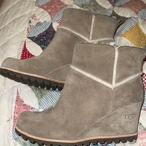 UGG | Classic Femme Mini Grayish Color Booties LIKE NEW & Waterproof
